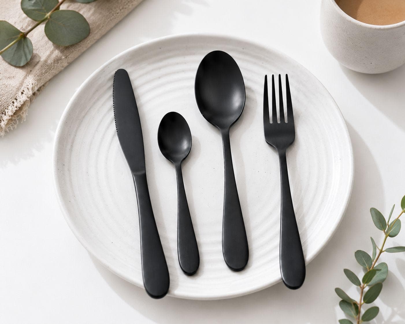 16-piece black cutlery set with a simple design, suitable for everyday table use. 2