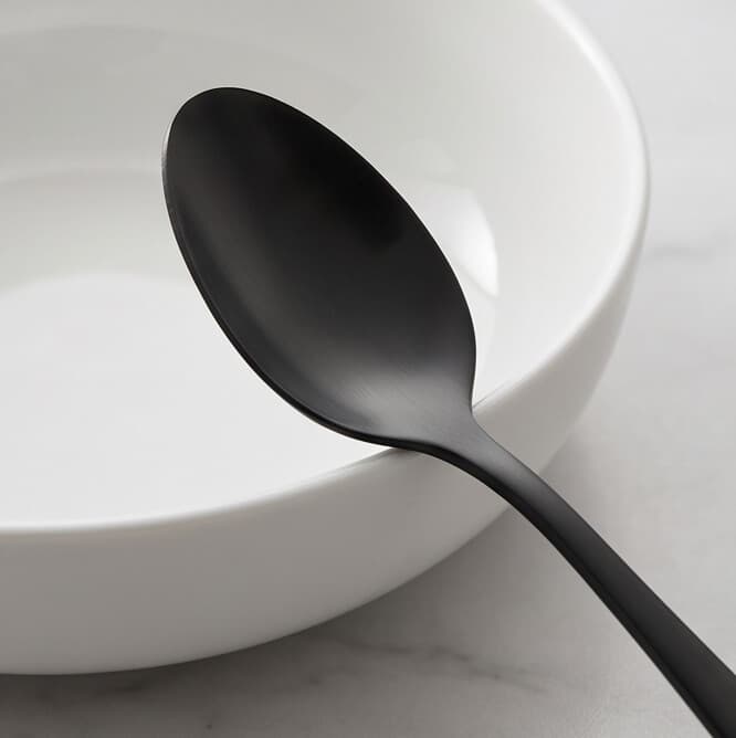 16-piece black cutlery set with a simple design, suitable for everyday table use. 5