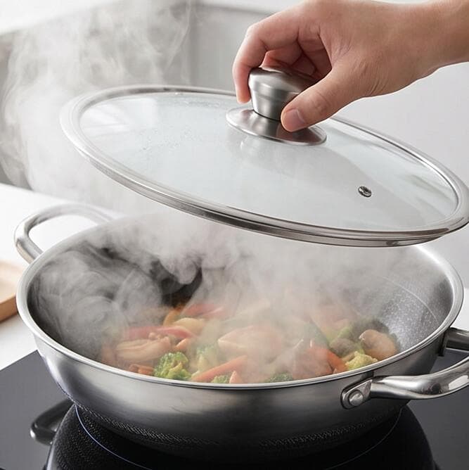 Stainless steel pan with side handles and lid, size 26 × 8 cm, suitable for everyday cooking. 3